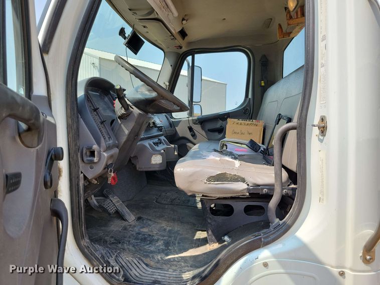 image for item DX6995 2013 Freightliner M2 bucket truck