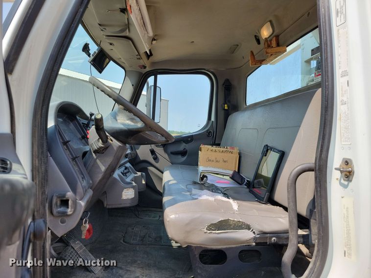 image for item DX6995 2013 Freightliner M2 bucket truck