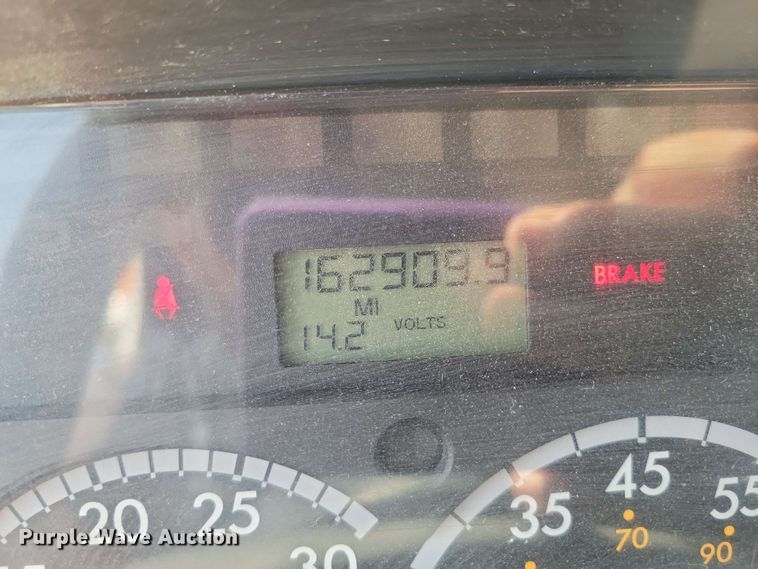 image for item DX6995 2013 Freightliner M2 bucket truck