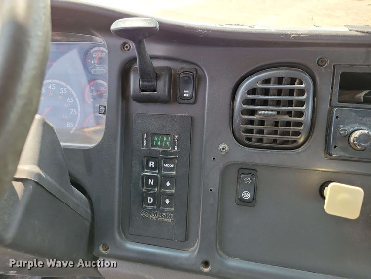 image for item DX6995 2013 Freightliner M2 bucket truck