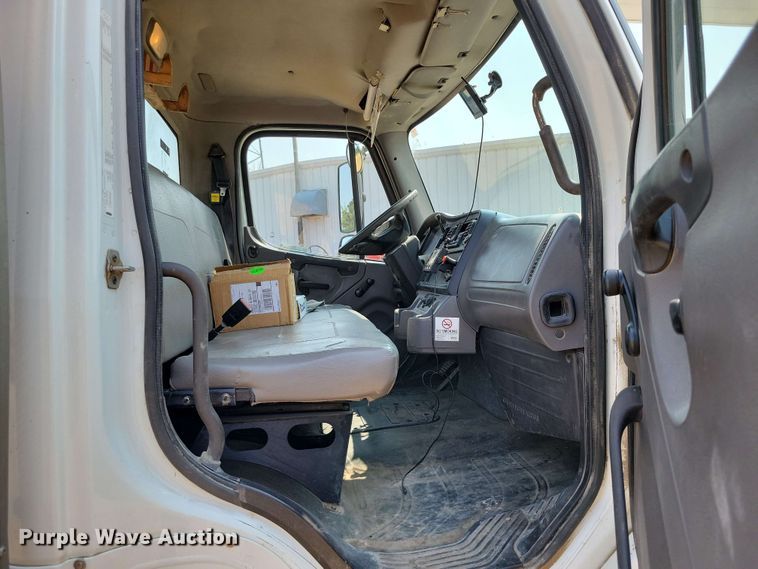 image for item DX6995 2013 Freightliner M2 bucket truck