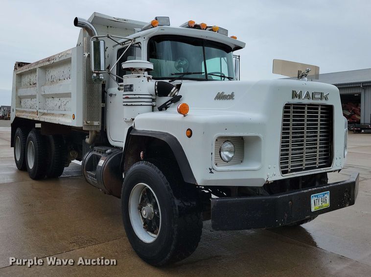 image for item DX6997 1990 Mack RB690S dump truck