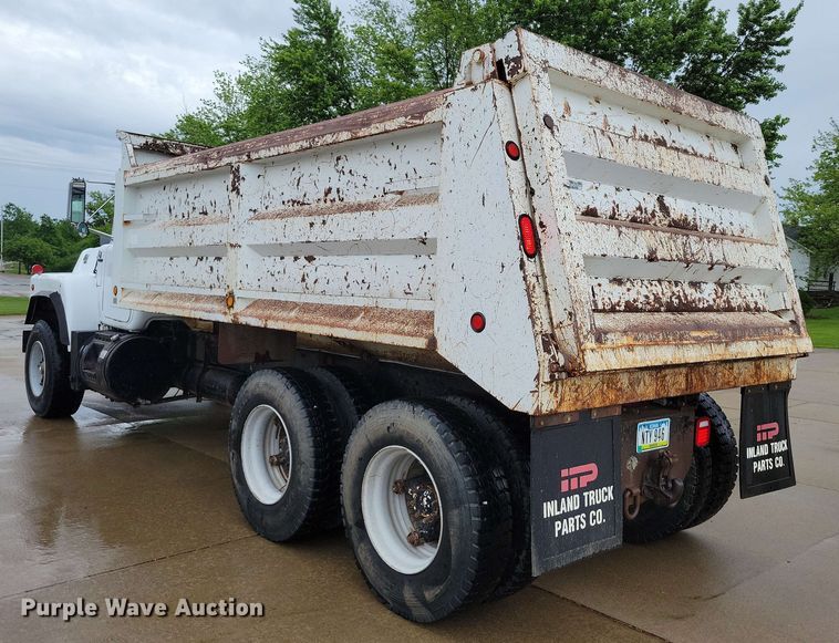 image for item DX6997 1990 Mack RB690S dump truck