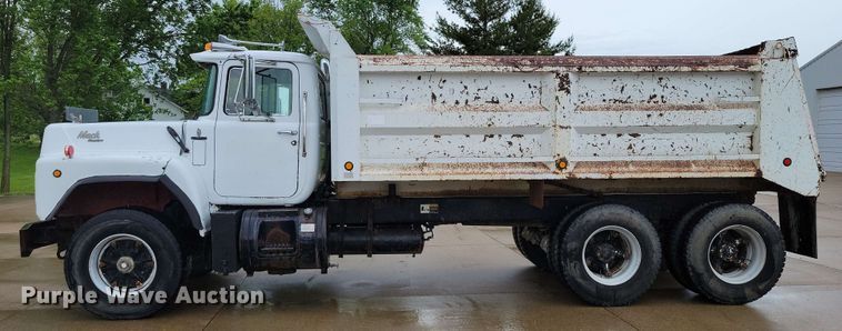 image for item DX6997 1990 Mack RB690S dump truck