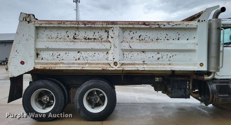 image for item DX6997 1990 Mack RB690S dump truck