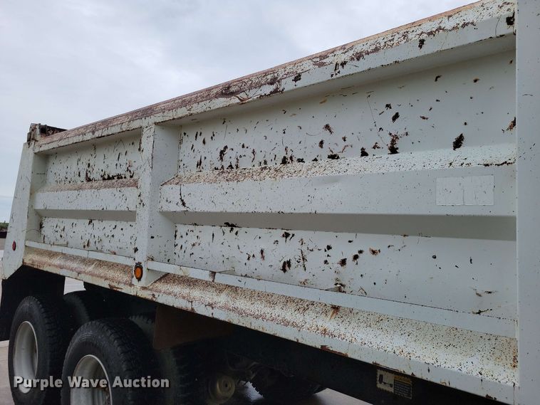 image for item DX6997 1990 Mack RB690S dump truck