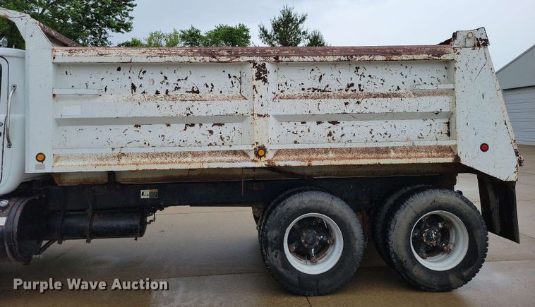 image for item DX6997 1990 Mack RB690S dump truck