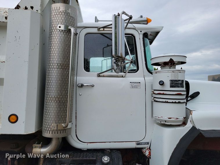 image for item DX6997 1990 Mack RB690S dump truck