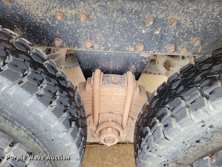 image for item DX6997 1990 Mack RB690S dump truck