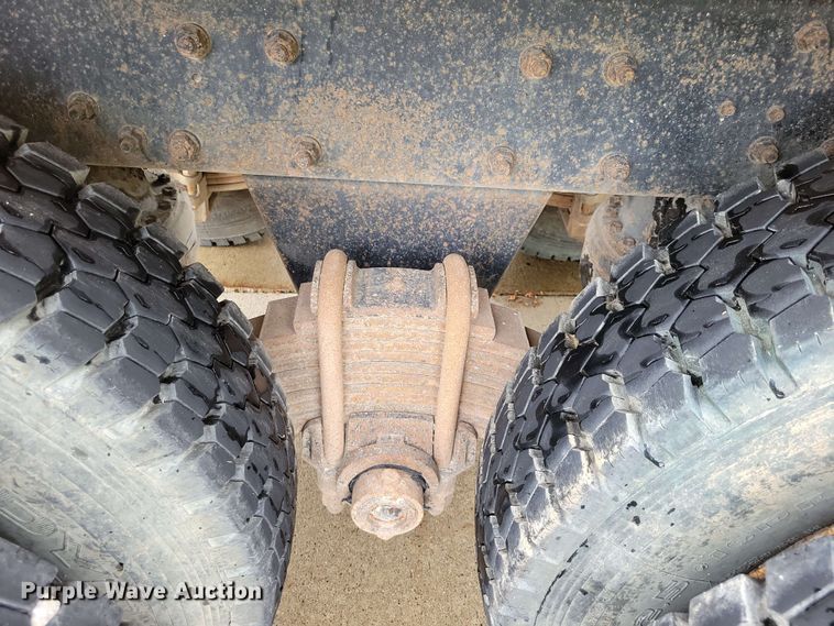 image for item DX6997 1990 Mack RB690S dump truck