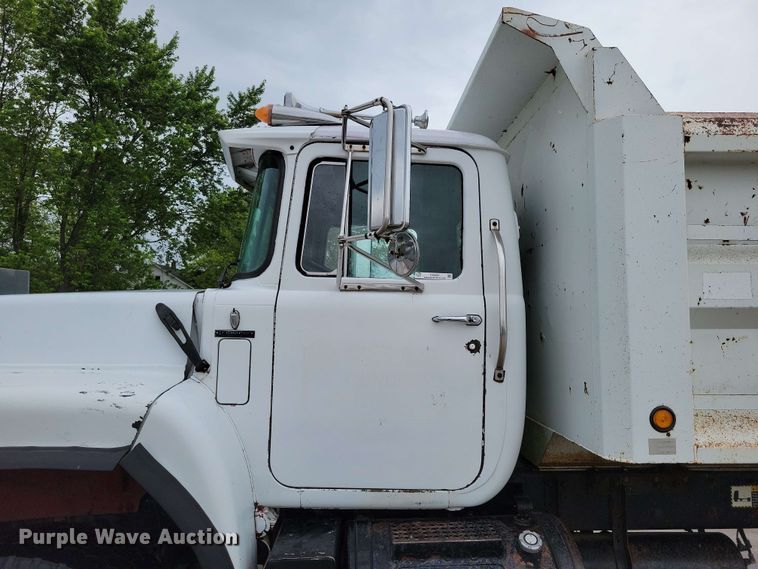 image for item DX6997 1990 Mack RB690S dump truck