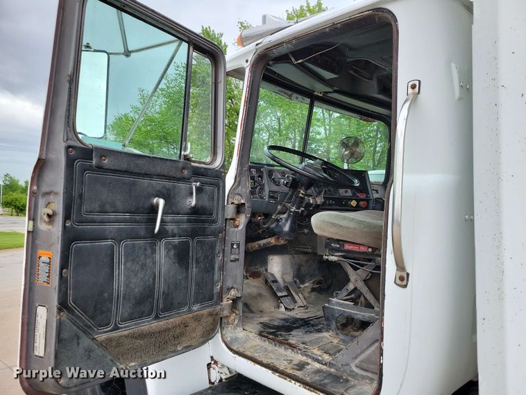 image for item DX6997 1990 Mack RB690S dump truck