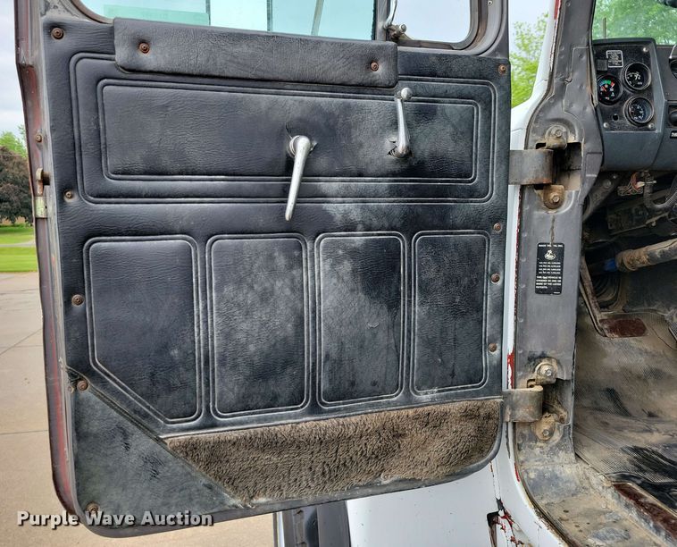 image for item DX6997 1990 Mack RB690S dump truck