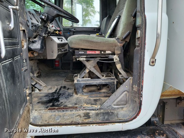 image for item DX6997 1990 Mack RB690S dump truck