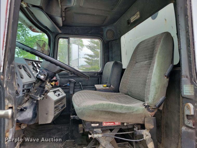 image for item DX6997 1990 Mack RB690S dump truck