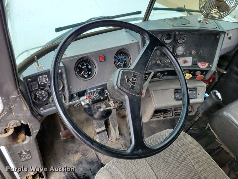 image for item DX6997 1990 Mack RB690S dump truck