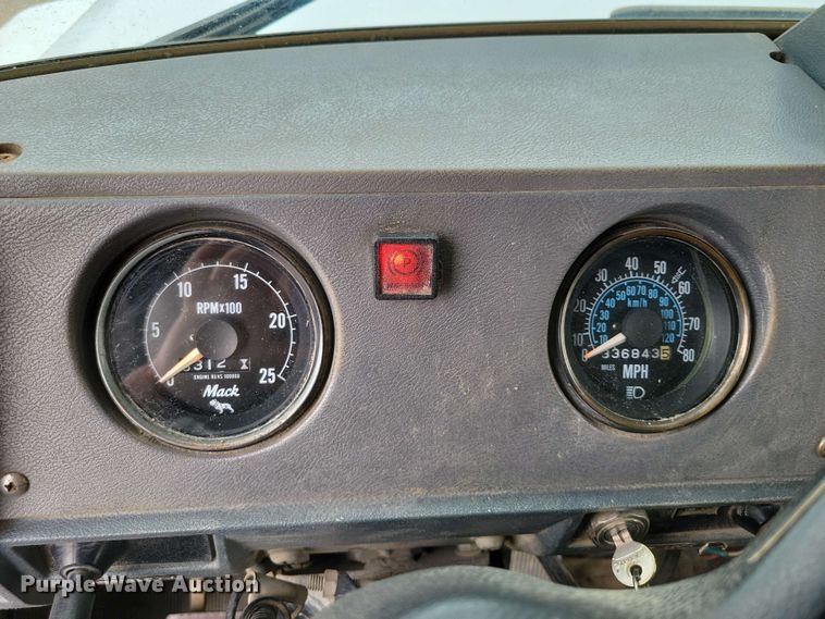 image for item DX6997 1990 Mack RB690S dump truck