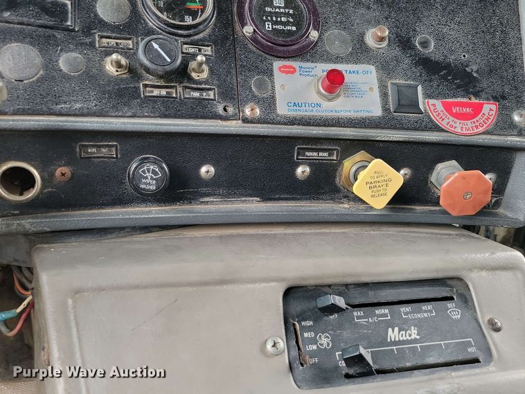 image for item DX6997 1990 Mack RB690S dump truck