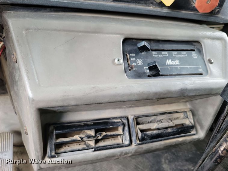 image for item DX6997 1990 Mack RB690S dump truck