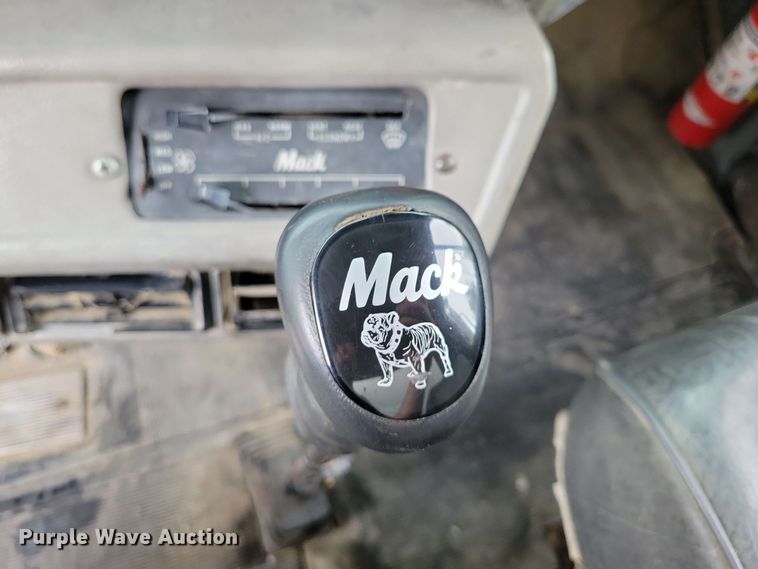 image for item DX6997 1990 Mack RB690S dump truck