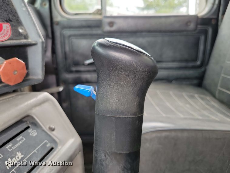 image for item DX6997 1990 Mack RB690S dump truck