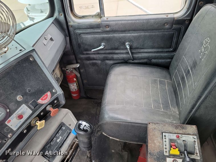 image for item DX6997 1990 Mack RB690S dump truck