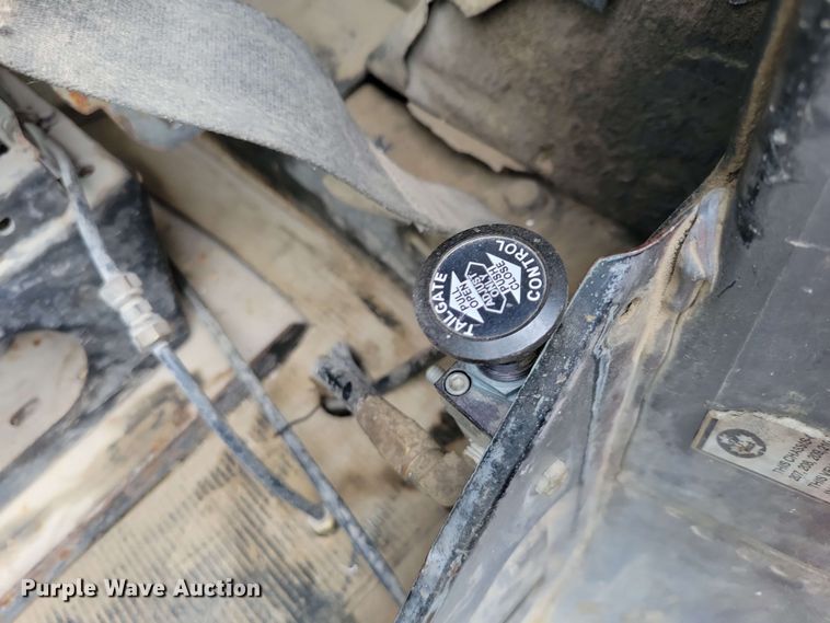 image for item DX6997 1990 Mack RB690S dump truck