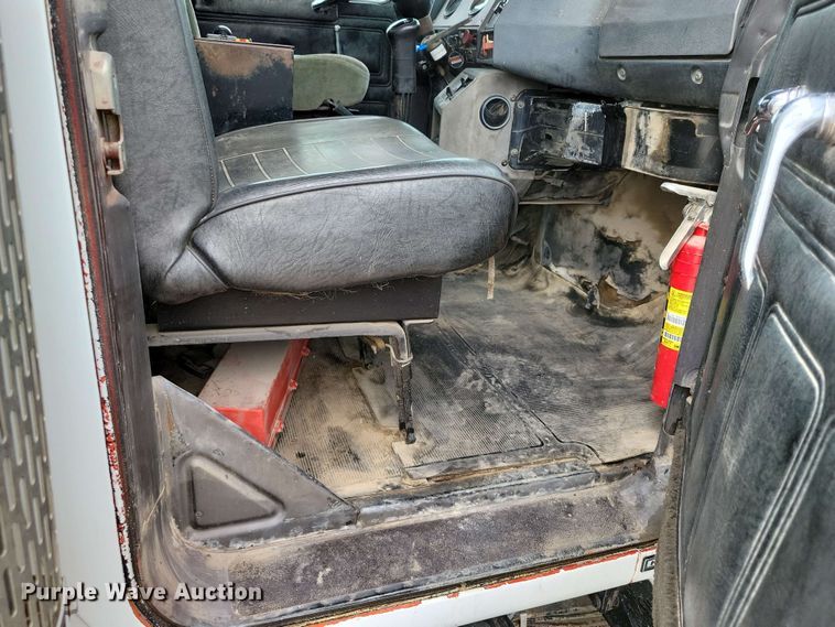 image for item DX6997 1990 Mack RB690S dump truck