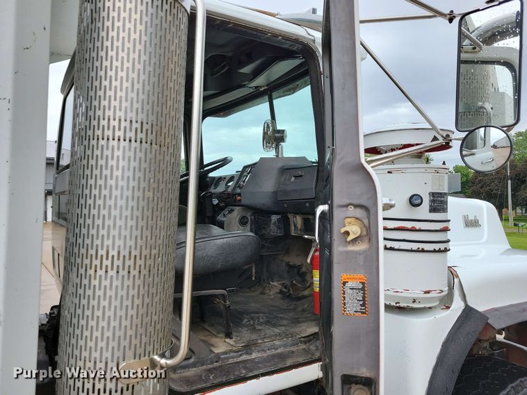 image for item DX6997 1990 Mack RB690S dump truck