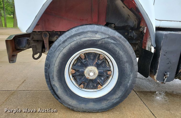 image for item DX6997 1990 Mack RB690S dump truck