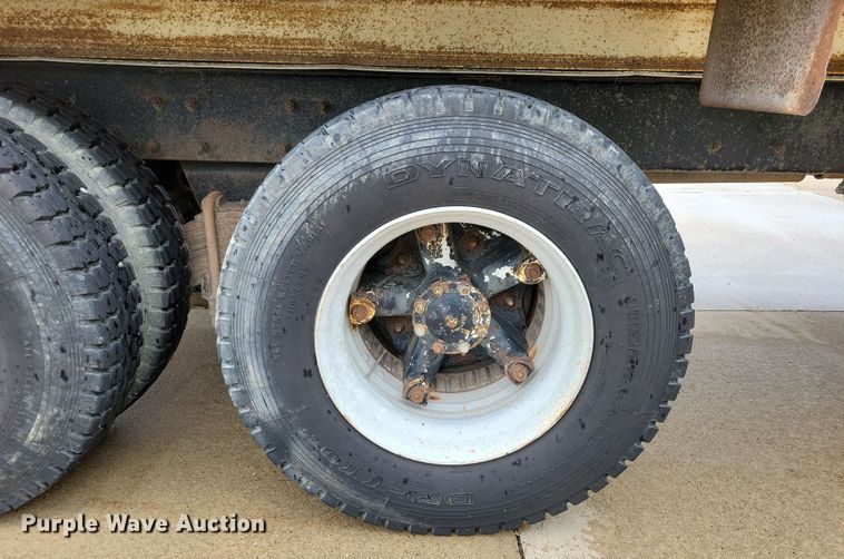 image for item DX6997 1990 Mack RB690S dump truck