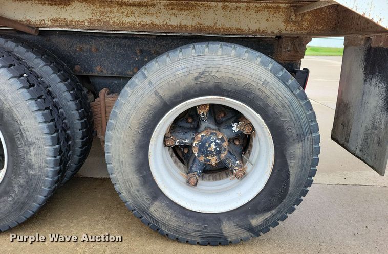 image for item DX6997 1990 Mack RB690S dump truck