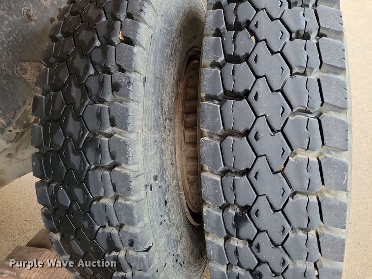 image for item DX6997 1990 Mack RB690S dump truck