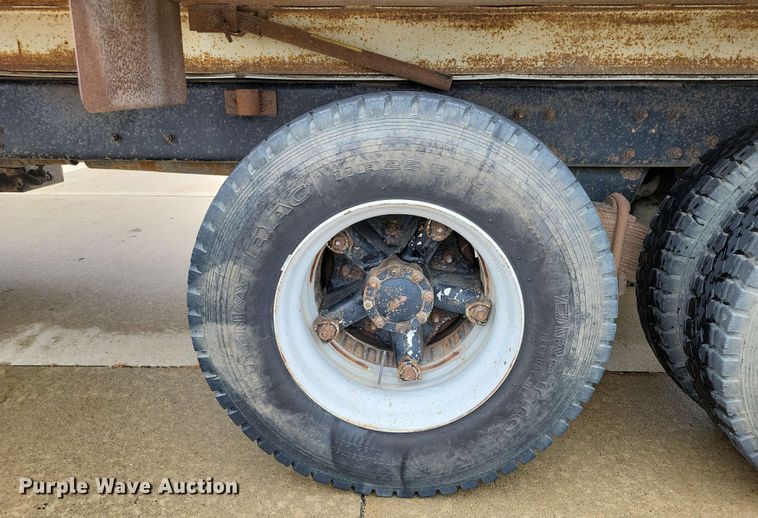 image for item DX6997 1990 Mack RB690S dump truck