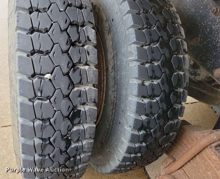 image for item DX6997 1990 Mack RB690S dump truck