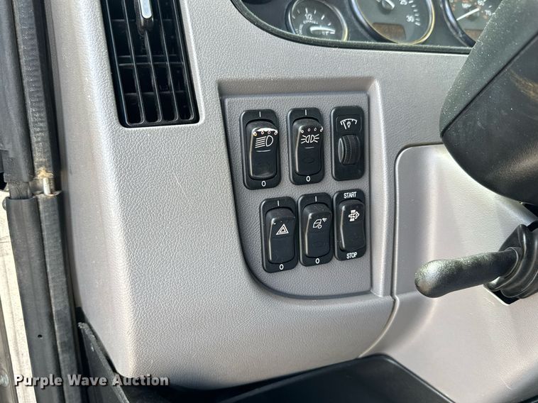 image for item DY0018 2019 Peterbilt 337 fuel truck