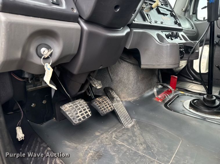 image for item DY0021 2007 Freightliner Business Class M2 Crew Cab crane truck