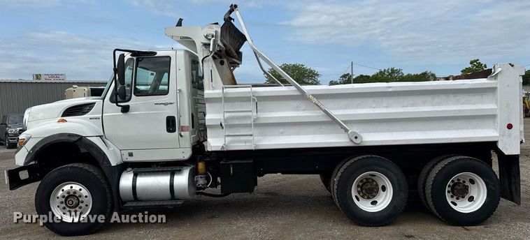 image for item DY0059 2011 International 7600 dump truck