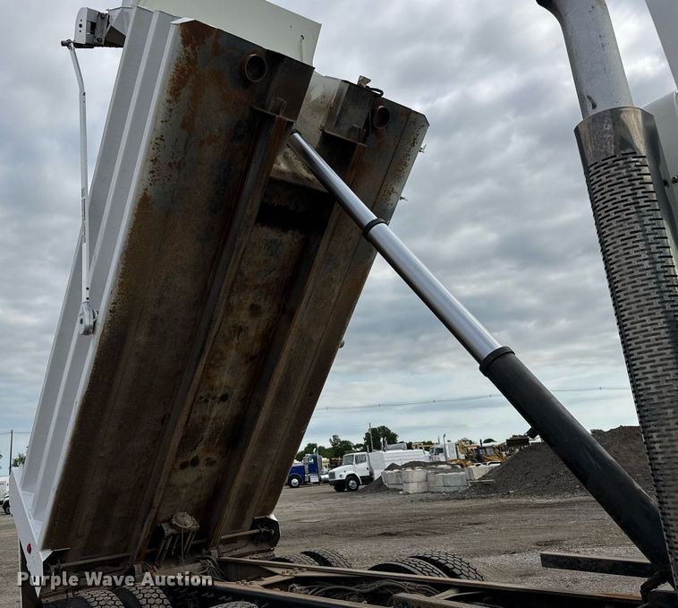 image for item DY0059 2011 International 7600 dump truck