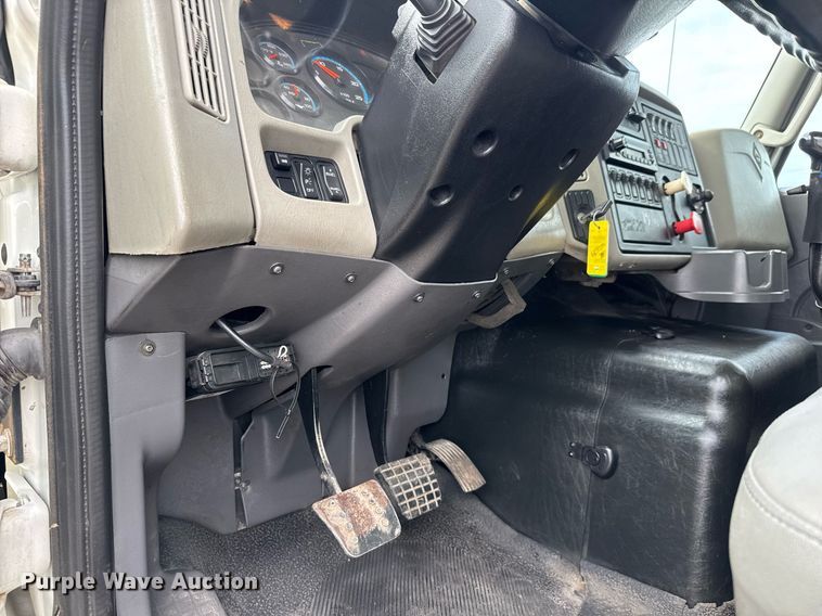 image for item DY0059 2011 International 7600 dump truck