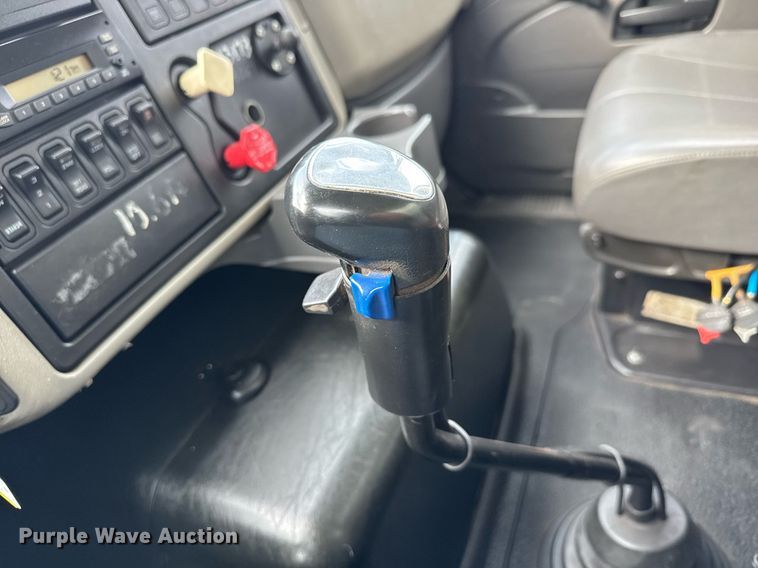 image for item DY0059 2011 International 7600 dump truck