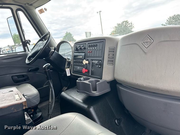 image for item DY0059 2011 International 7600 dump truck