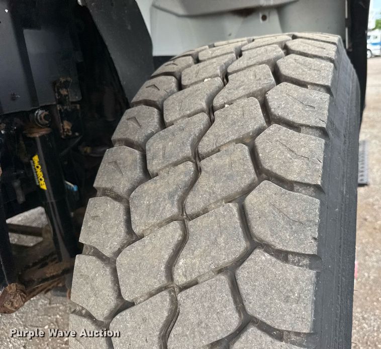 image for item DY0059 2011 International 7600 dump truck