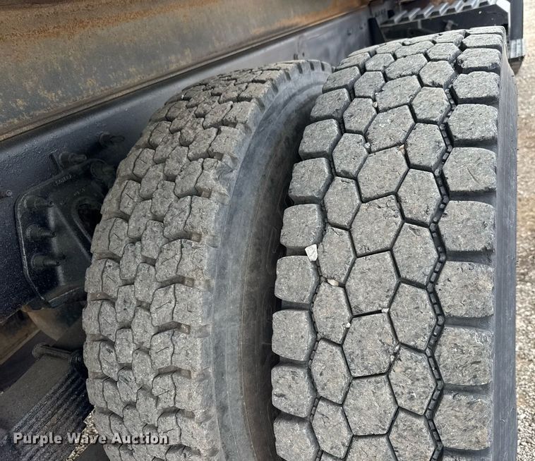 image for item DY0059 2011 International 7600 dump truck