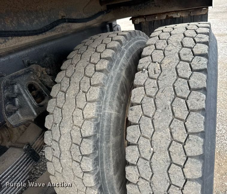 image for item DY0059 2011 International 7600 dump truck