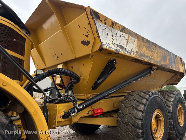 image for item DY0161 2011 Caterpillar 740B articulated haul truck