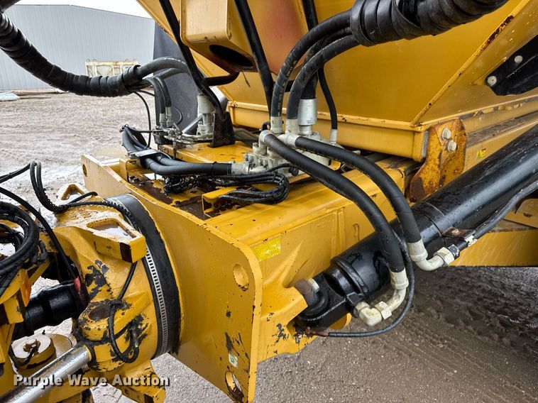 image for item DY0161 2011 Caterpillar 740B articulated haul truck