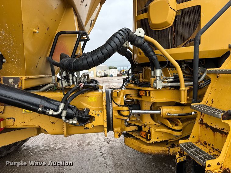 image for item DY0161 2011 Caterpillar 740B articulated haul truck