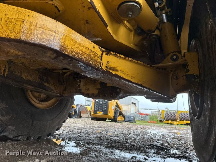 image for item DY0161 2011 Caterpillar 740B articulated haul truck