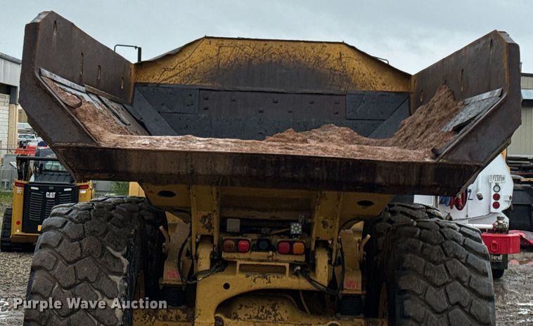 image for item DY0161 2011 Caterpillar 740B articulated haul truck